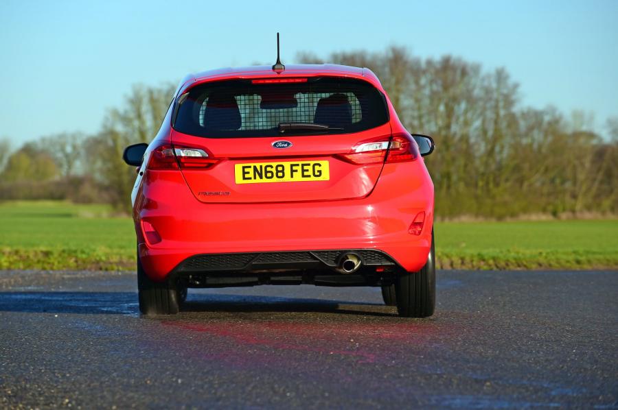  Ford Fiesta Sport Van 2018 года  (UK) (фото 12 из 23)